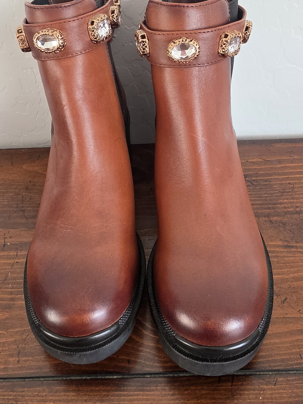Steve Madden Cognac Genuine Leather Jeweled Chelsea Boots Women's Sz 8.5 NWT - Picture 2 of 9